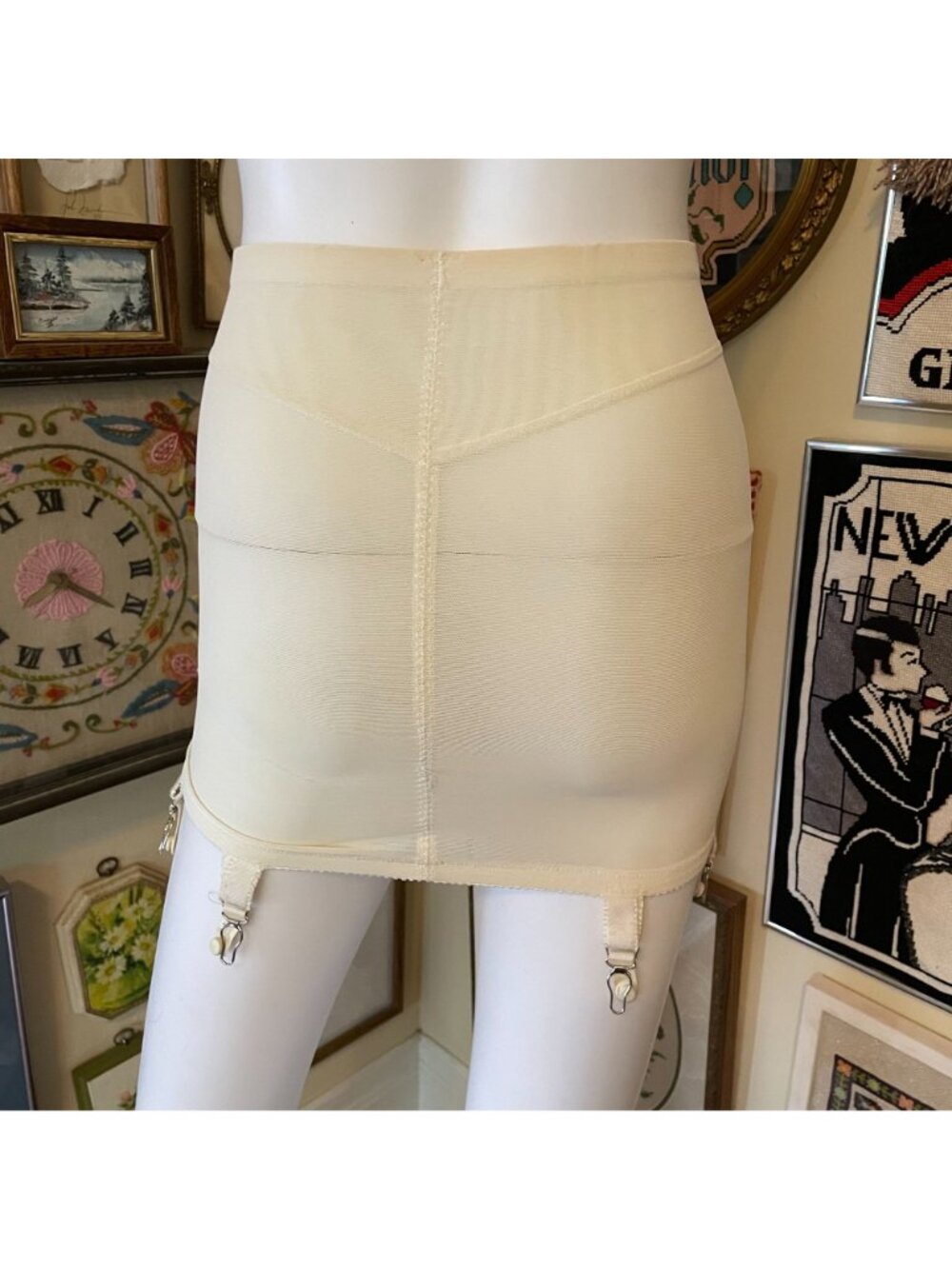 Vintage Warners Ivory Shaping Girdle With Lace Panel & Garters - Picture 3 of 4